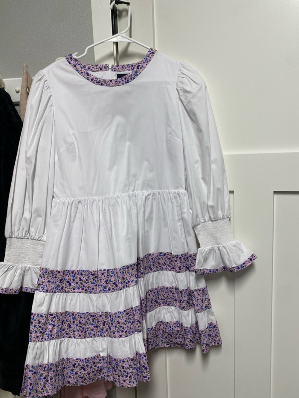 Tuckernuck Pomander Place White Dress with Pink and Blue Floral Trim Size Small